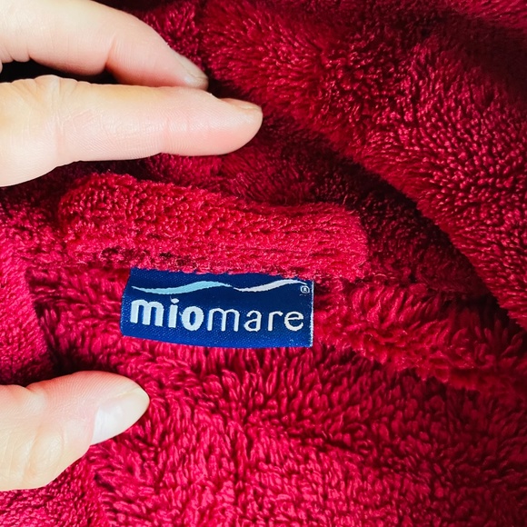 Soft bathrobe  / towel post shower - Picture 2 of 3